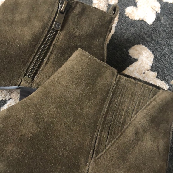 Ivanka Trump booties green faux suede Sz 5 - Picture 4 of 8